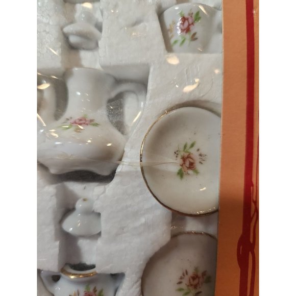 Vintage 1986 Summco 13piece Bone China Tea Pot / Cup Set -Taiwan - Picture 5 of 6